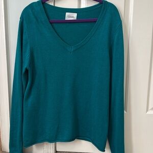 Brand new. Never worn sweater! Beautiful color! Size XL